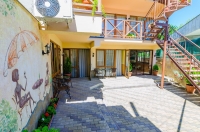 Алушта, Частное домовладение «Уютный дворик» ул. Горького, 10